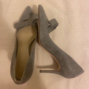 Ann Taylor Gray pointed toe heels